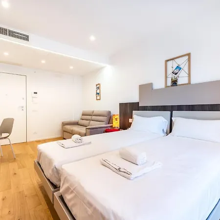 & Elegant Near The Station Bari