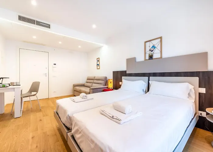 & Elegant Near The Station Bari