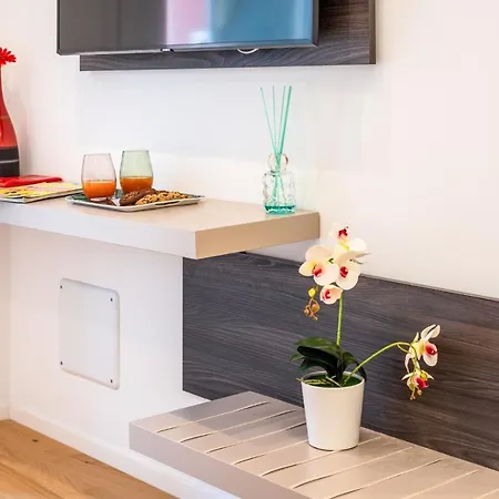 & Elegant Near The Station * בארי