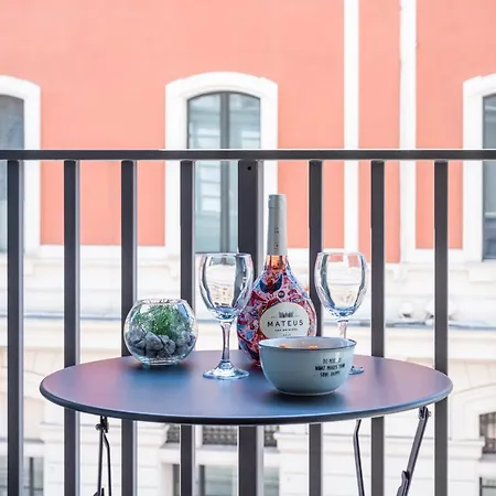 & Elegant Near The Station