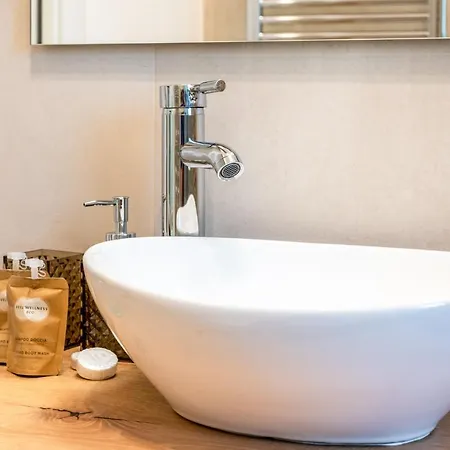 דירה & Elegant Near The Station