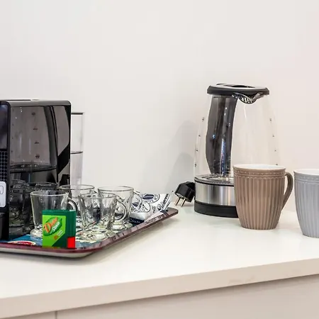 & Elegant Near The Station דירה בארי