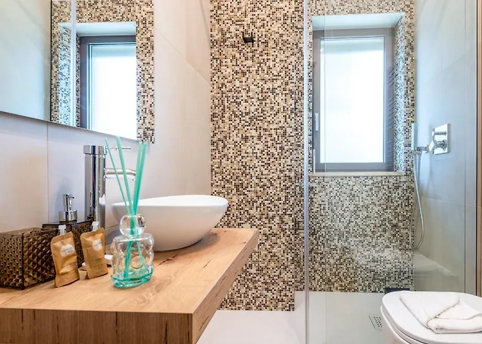 Апартаменты & Elegant Near The Station *