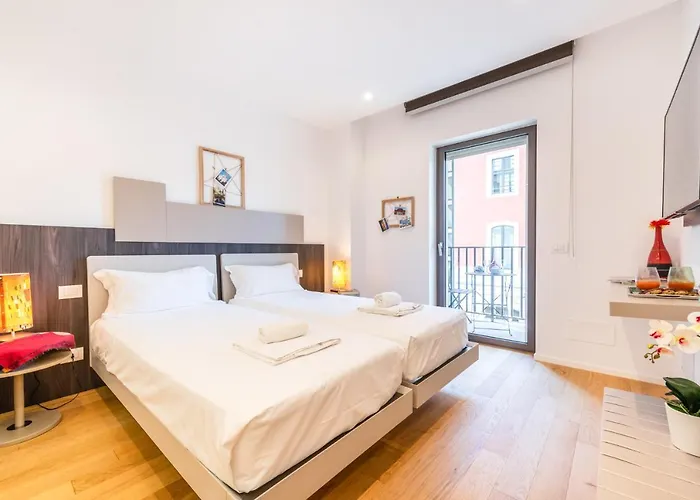 & Elegant Near The Station Апартаменты